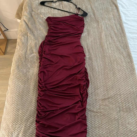 Size 4 Red Oh Polly You’re The One Asymmetric Ruched Midaxi Dress in Dark Red - Picture 3 of 6